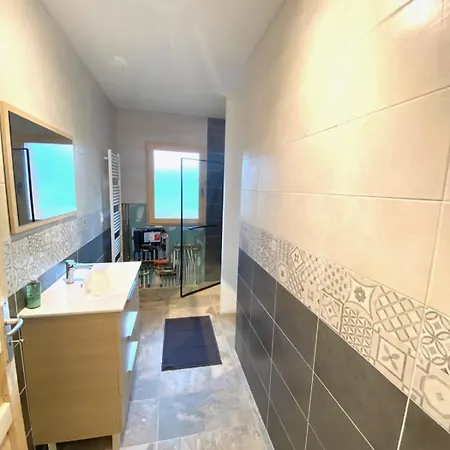 Duo With Shared 75 M2 Terrace شقة