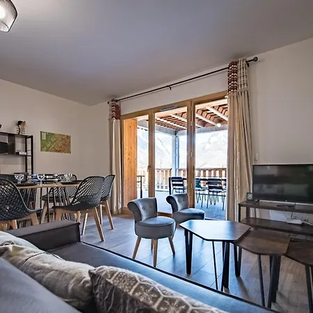 Duo With Shared 75 M2 Terrace Daire
